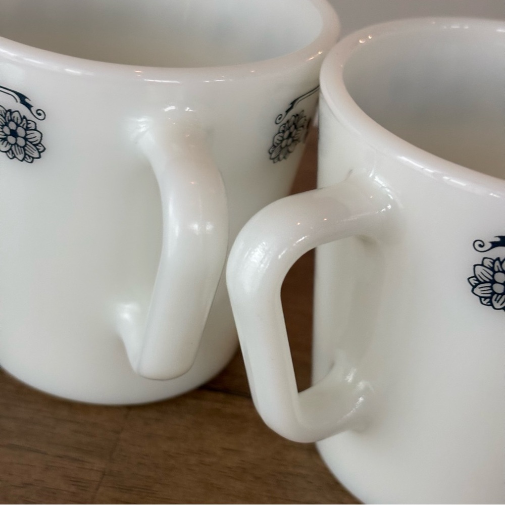 Vintage Pyrex Old Town Blue Onion White Milk Glass Mugs Set of 2 - Picture 13 of 14